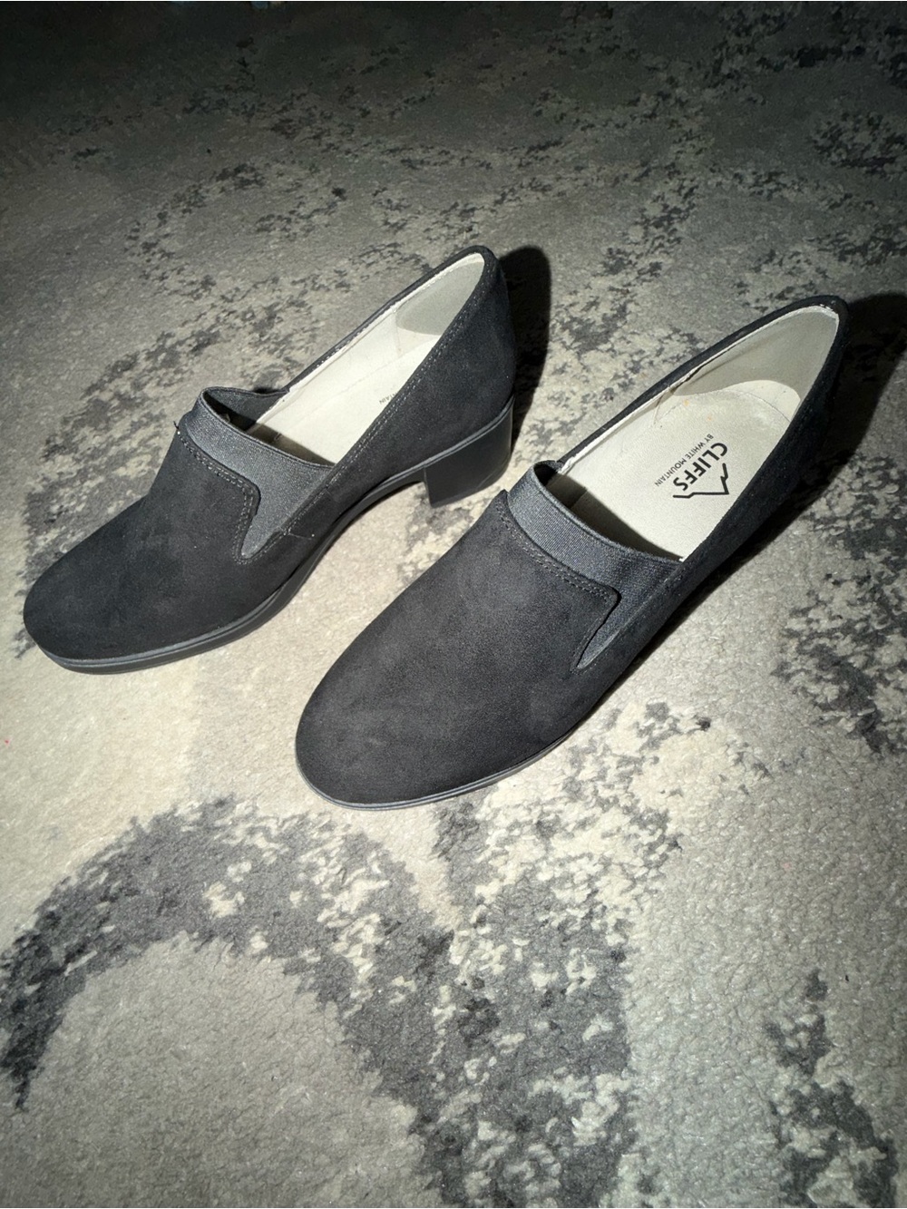 🍁 Cliffs by WHITE MOUNTAIN Black Suede Low Block Heel Loafers (8.5 wide)
